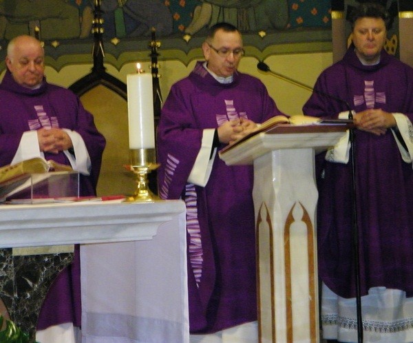 Eucharystia w intencji zmarłych kapłanów
